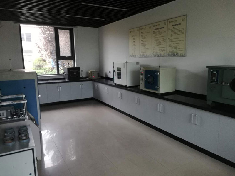 參觀公司標(biāo)準(zhǔn)化實(shí)驗(yàn)室