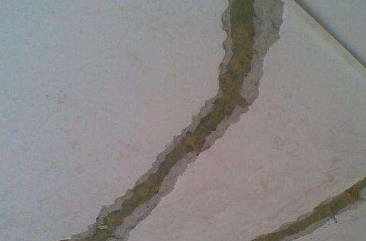 衛(wèi)生間裂縫漏水如何處理？