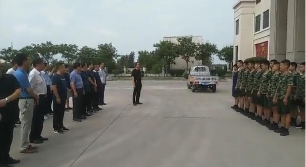 開來?yè)碥? |  軍民同心一家親